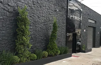 Fachada da V-TECH Blindados, na Rua Coronel Domingos Ferreira, 85