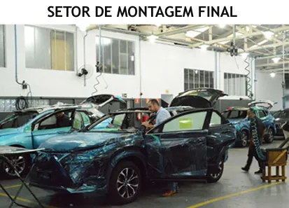 Setor de montagem final da V-TECH, com a equipe remontando o interior dos veículos blindados